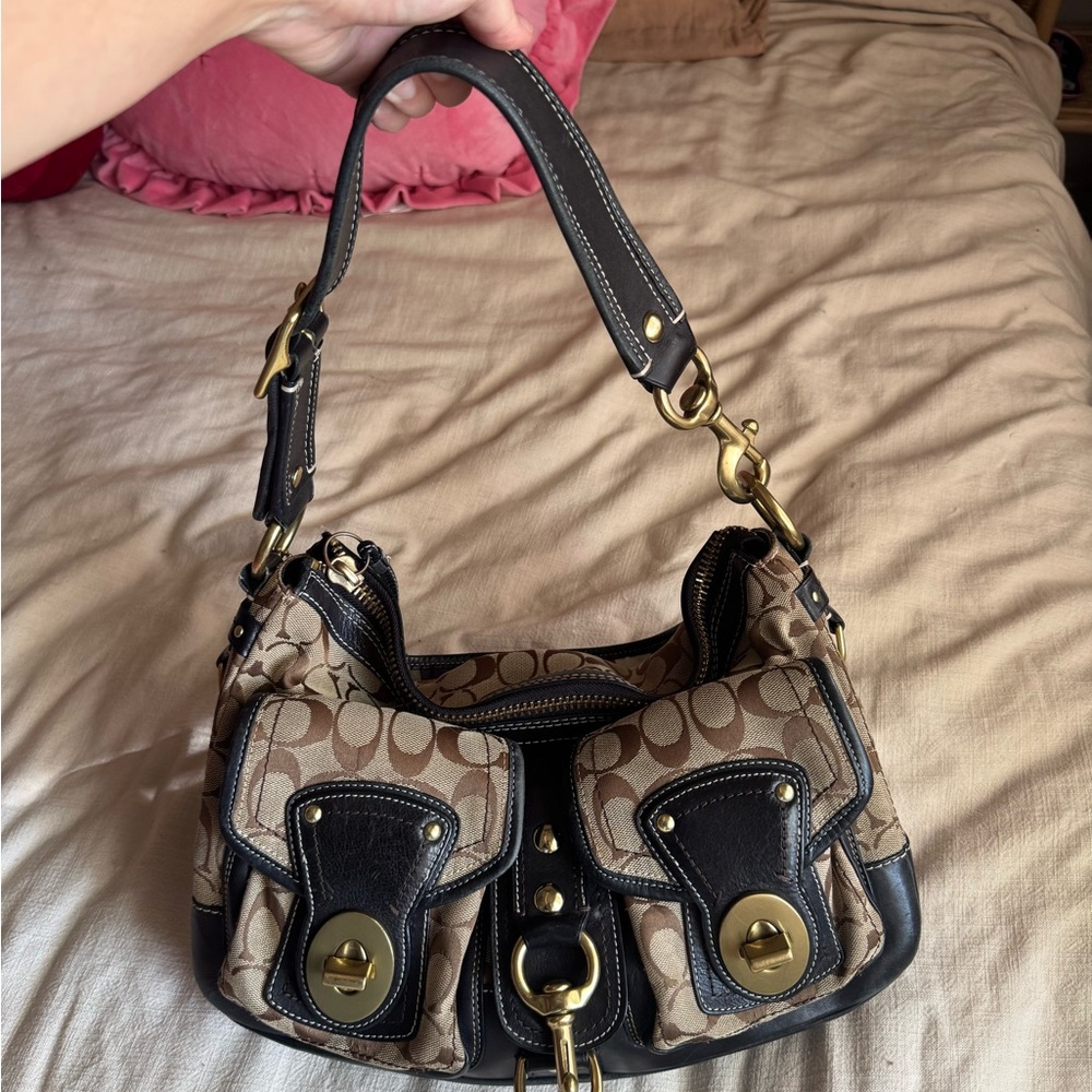 SOLD - Coach Signature Legacy Turnlock Shoulder Bag ✨🖤